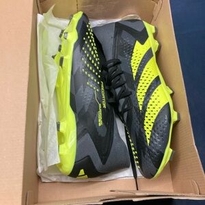Adidas Men's Black Yellow Athletic Shoes like new cleats soccer molded predator